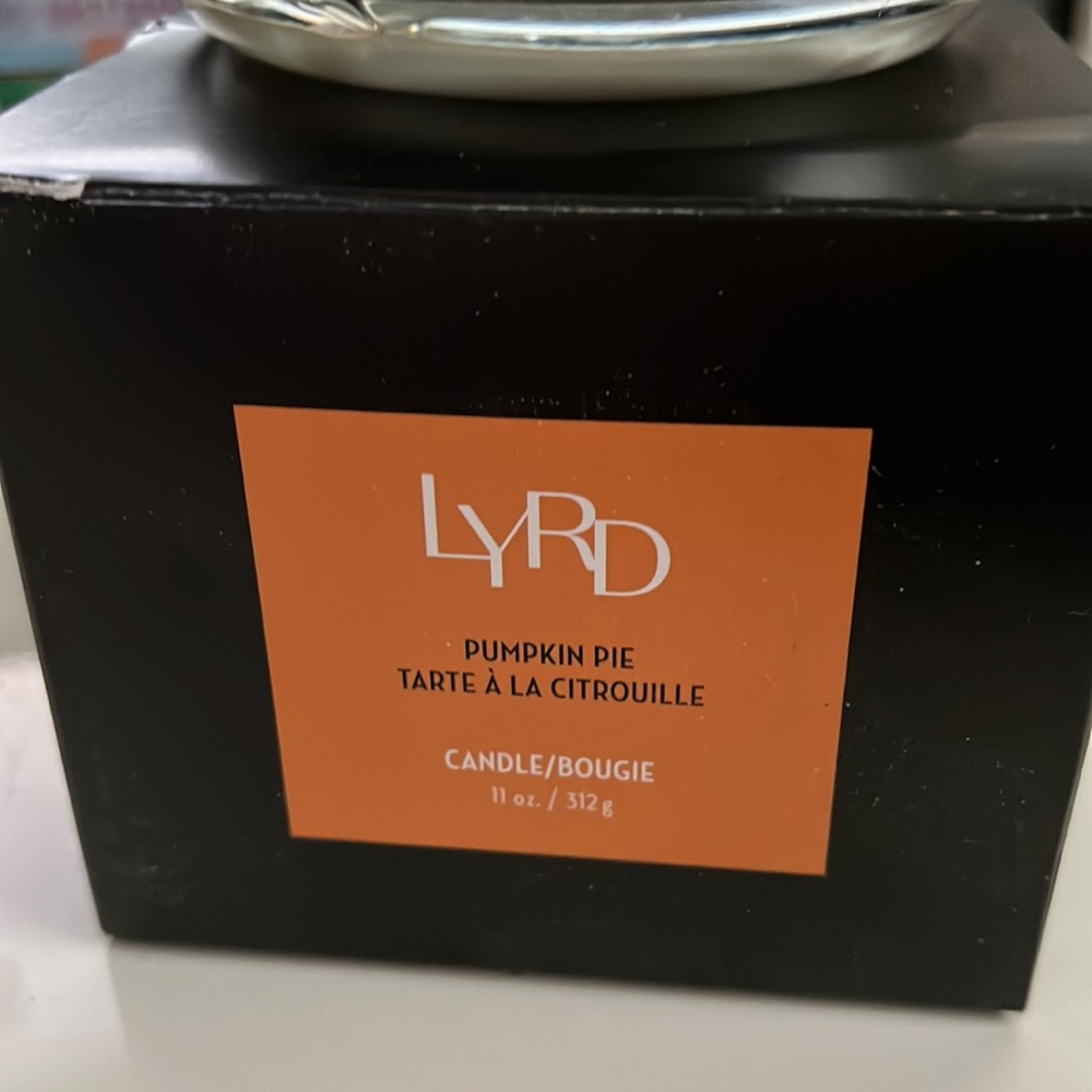 LYRD Candle - Pumpkin Pie - Picture 3 of 4